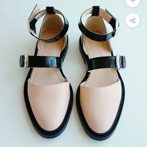 INCH2 NWOT Closed Toe sandals